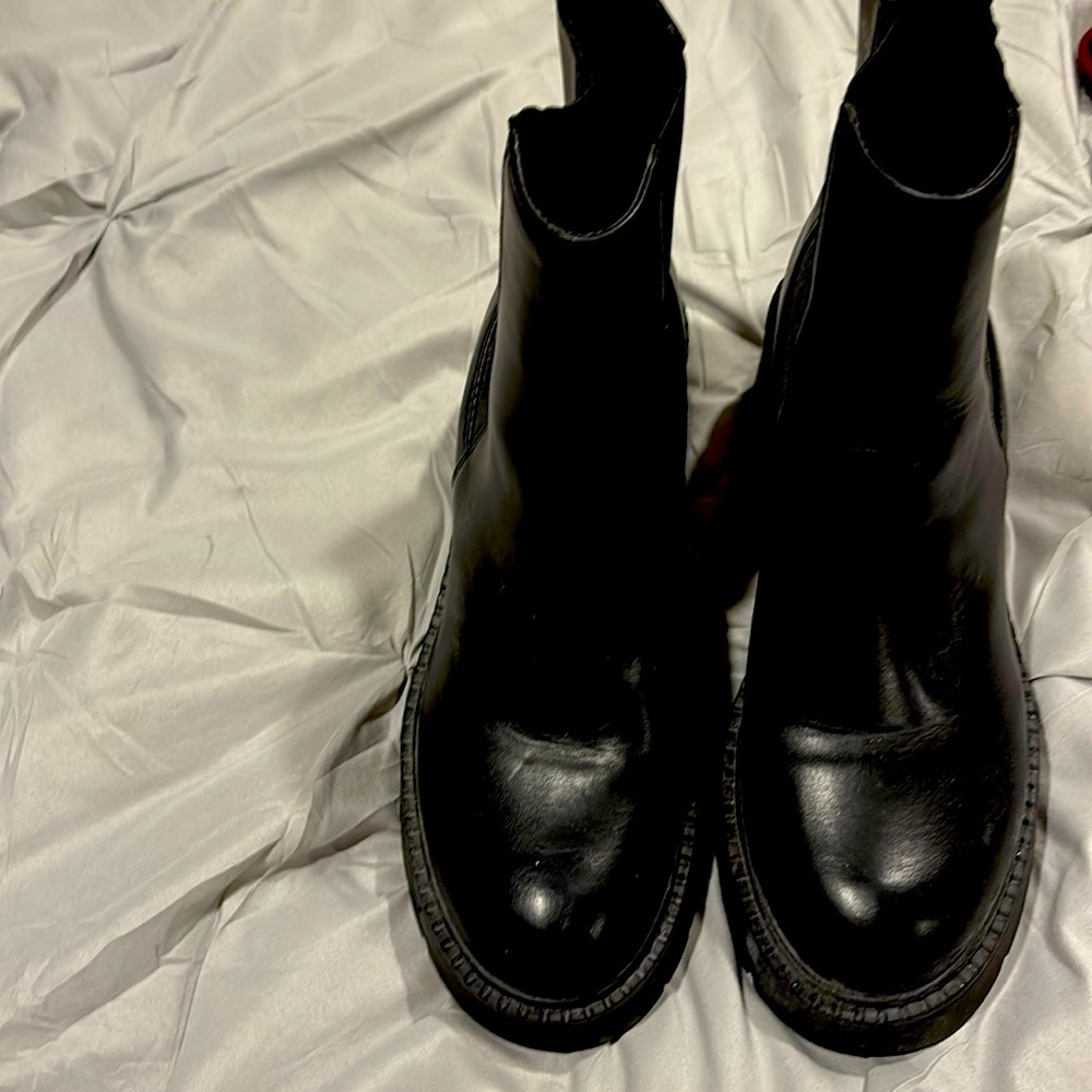 Black Madden girl ankle boots rarely worn great shape size 10